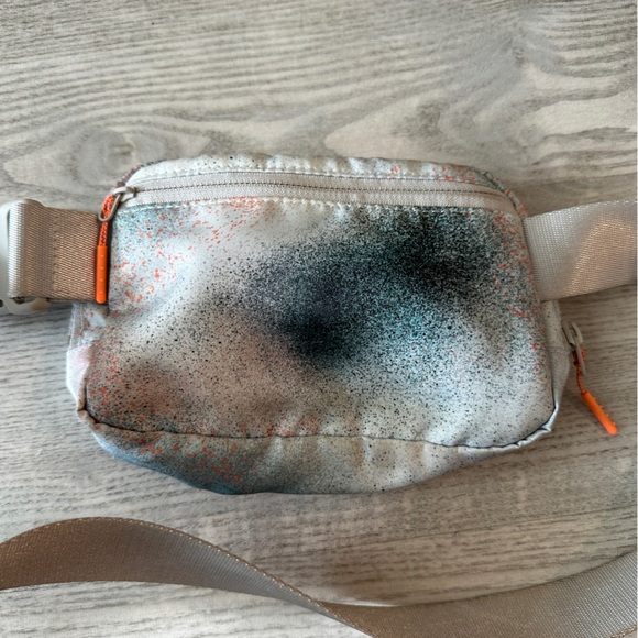 Lululemon Gray Silver Splatter Paint Everywhere Belt Bag - Picture 5 of 8
